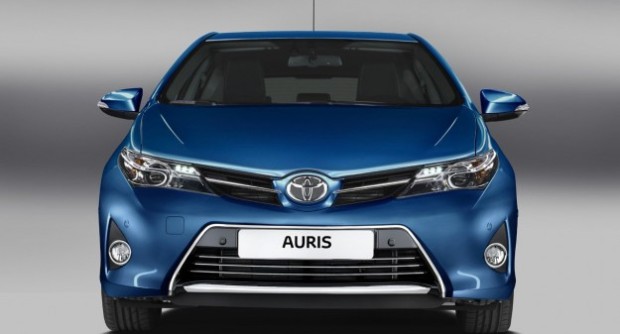 noleggio lungo termine toyota auris 5